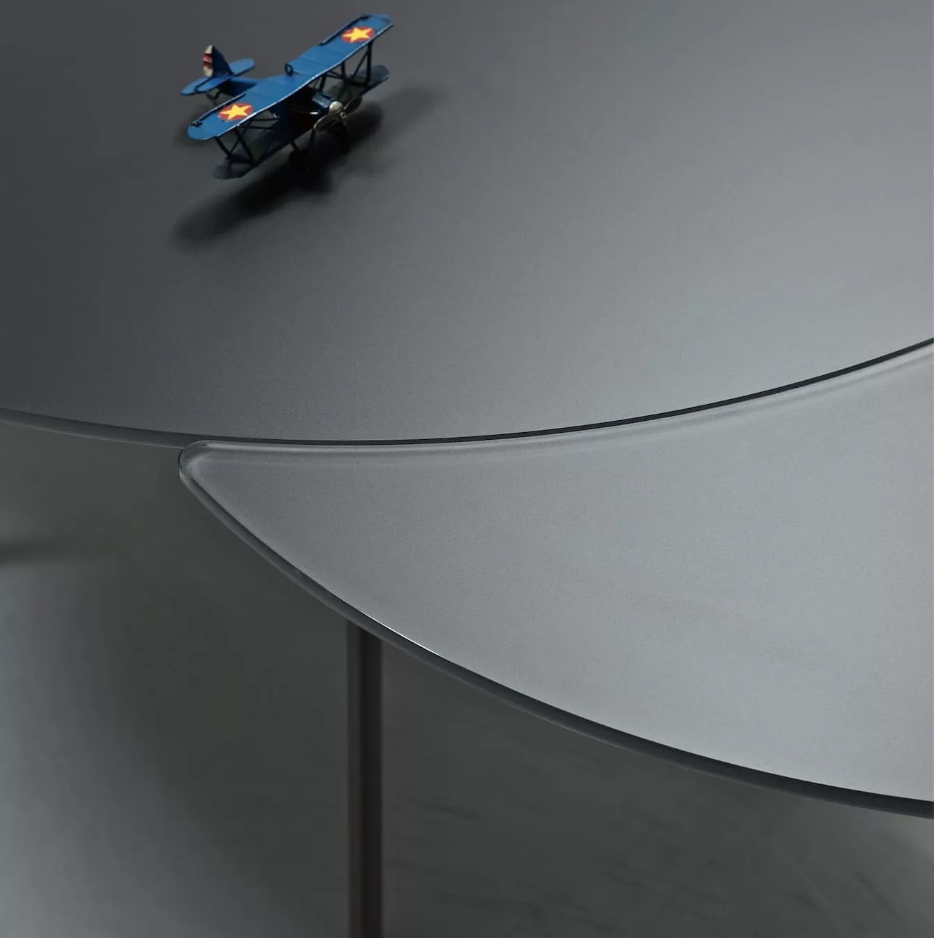 Giro Dining Table
